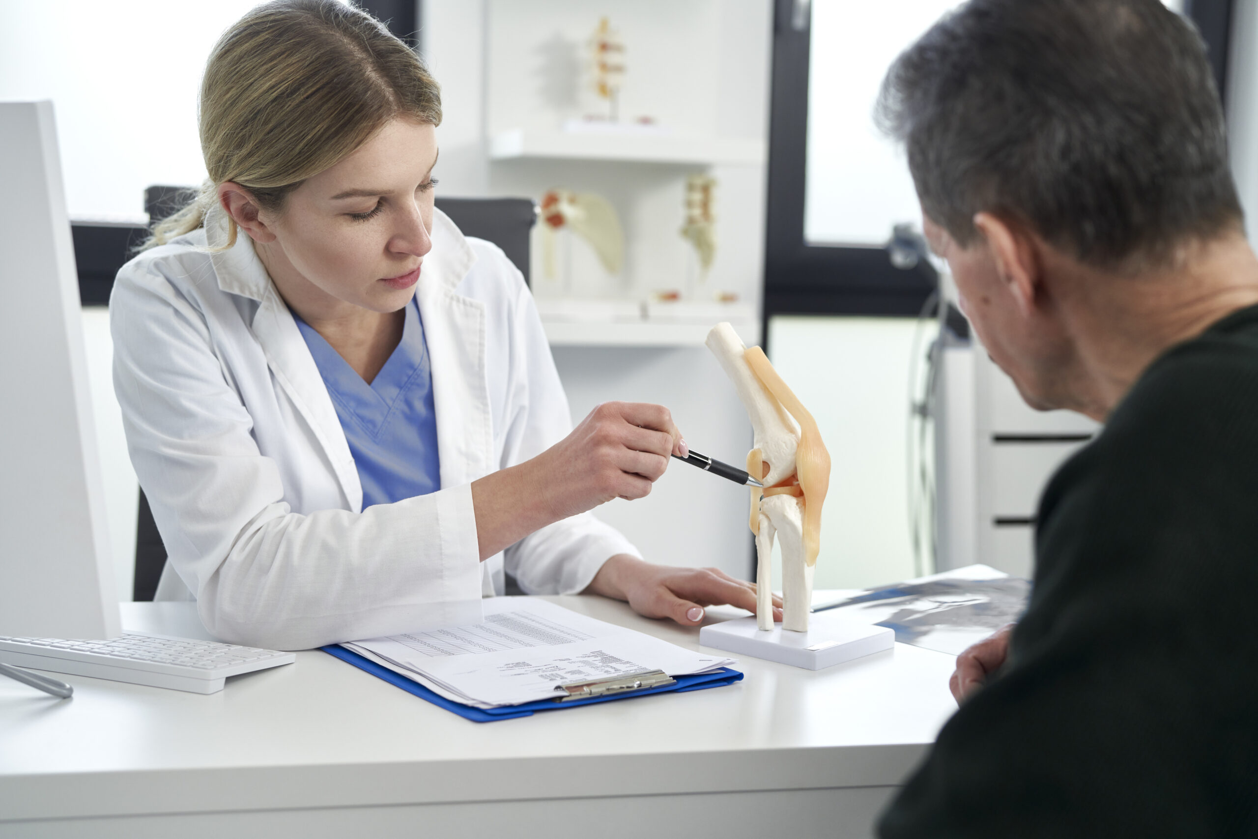 Read more about the article When Should You See an Orthopaedic Specialist?